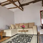 Balkan Barn * Tŭzha