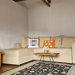 Balkan Barn *