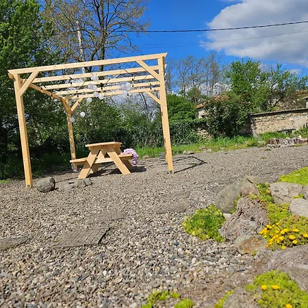 Balkan Barn