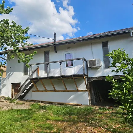 Balkan Barn *