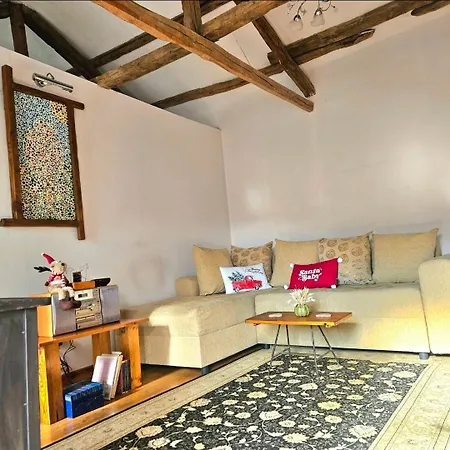 Balkan Barn