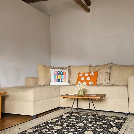 Balkan Barn *